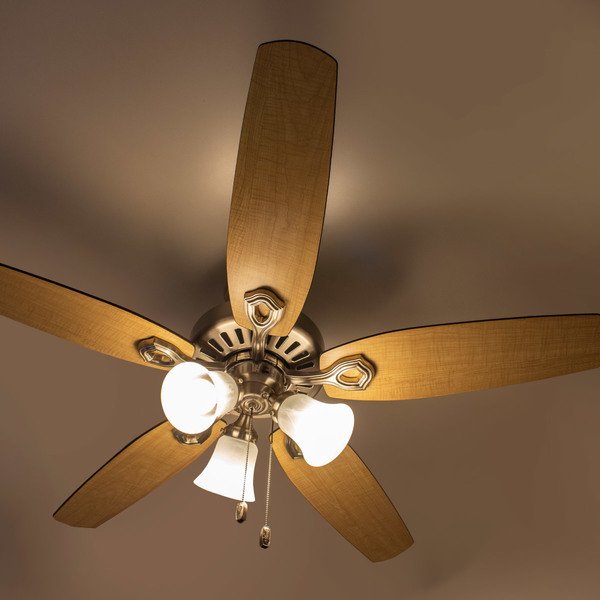 Menor preço em Ventilador teto Hunter Fan Builder Plus niquel 5 pás com luminária 220V ST50061